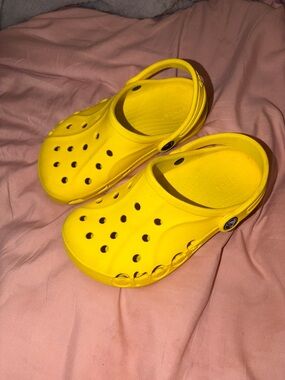 CROCS Kids Classic Clog in Bright Yellow